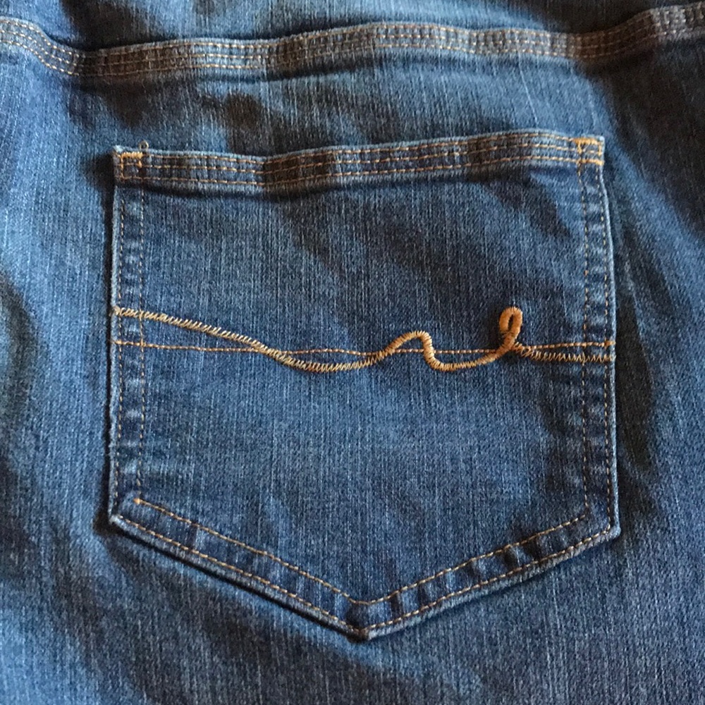 🧡 Light Blue Capris - Picture 3 of 3